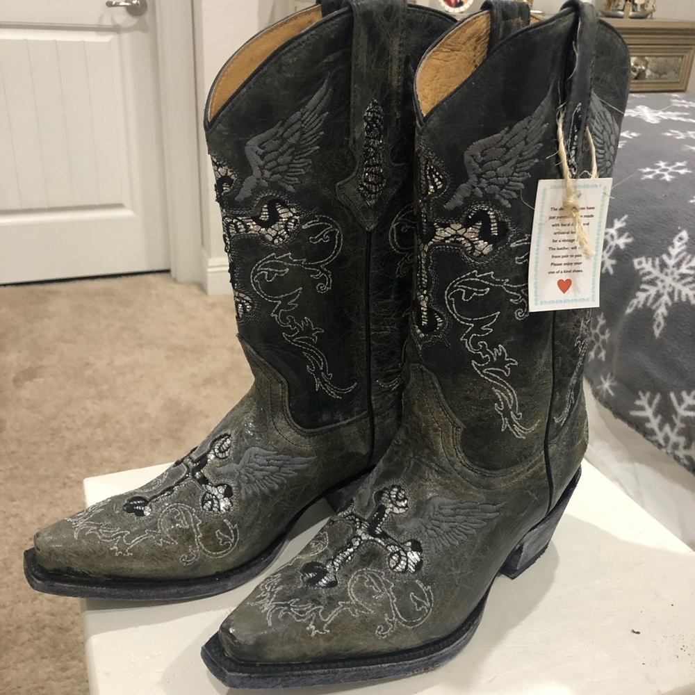 Very Volatile Los Angeles Cowboy Boots 7.5 NWT